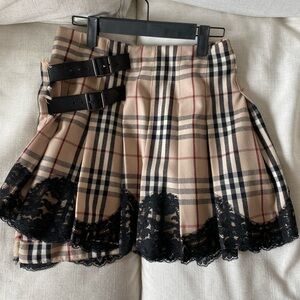 Authentic Burberry mini skirt size US 6